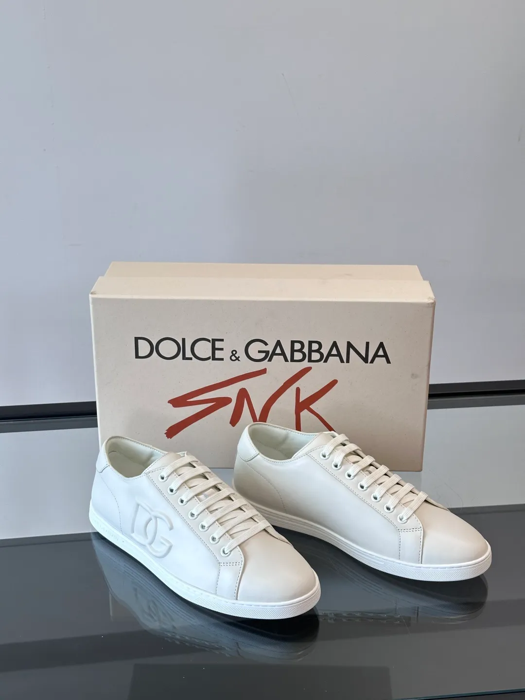 Men's shoes 💰p400 "DG" Dolce & Gabbana fashion casual shoes, high-end boutique men's casual sports shoes! Imported first layer cowhide. The contrasting color design attracts the eye, and the brand logo decoration on the tongue is exquisite and luxurious, super A level! Compared with the genuine product at the counter, the version is no worse at all! size: 38-44 (45 customized)
